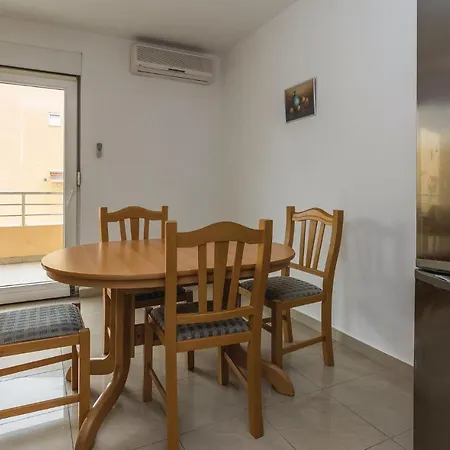 公寓 Two-bedroom In Kožino